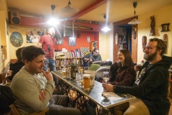 Koncert pro UA: Serhiy Yakimchuk, Ernest Voltr, Pepek a Námořník, Tom77 - Čajovna - vinotéka bez názvu, Lovosice (30. 3. 2023)