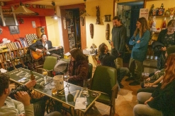 Koncert pro UA: Serhiy Yakimchuk, Ernest Voltr, Pepek a Námořník, Tom77 - Čajovna - vinotéka bez názvu, Lovosice (30. 3. 2023)