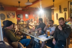 Miri: Planety, vztahy a písně, které tvoří život sám - Čajovna - vinotéka bez názvu, Lovosice (19. 5. 2023)