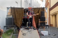 Koonda Holaa - Čajovna - vinotéka bez názvu, Lovosice (22. 6. 2023)