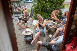 Koonda Holaa - Čajovna - vinotéka bez názvu, Lovosice (22. 6. 2023)