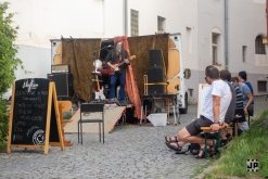 Koonda Holaa - Čajovna - vinotéka bez názvu, Lovosice (22. 6. 2023)