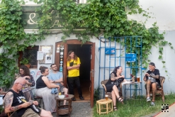 Koonda Holaa - Čajovna - vinotéka bez názvu, Lovosice (22. 6. 2023)