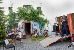 Koonda Holaa - Čajovna - vinotéka bez názvu, Lovosice (22. 6. 2023)